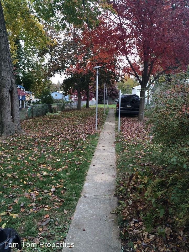 135 S Charlotte St - Photo 2 of 23