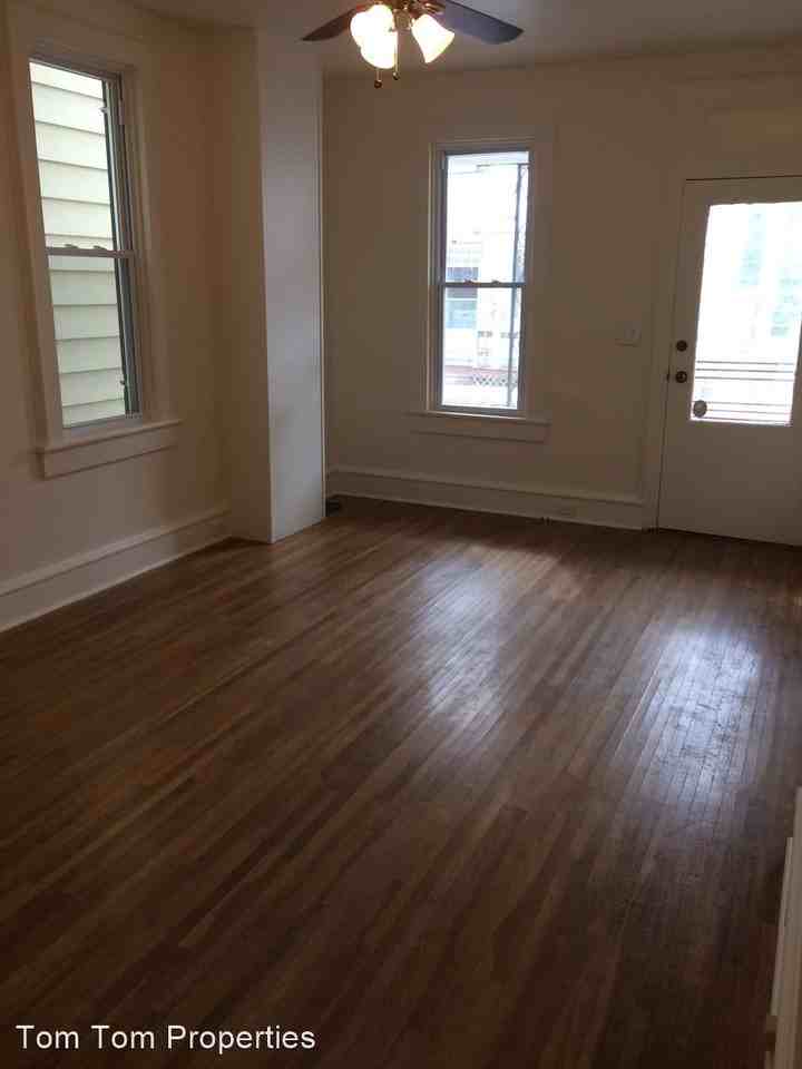 135 S Charlotte St - Photo 3 of 23