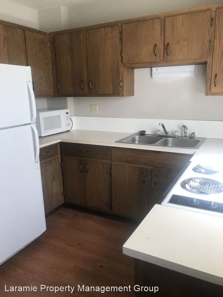 800 E Canby St - Photo 2 of 8