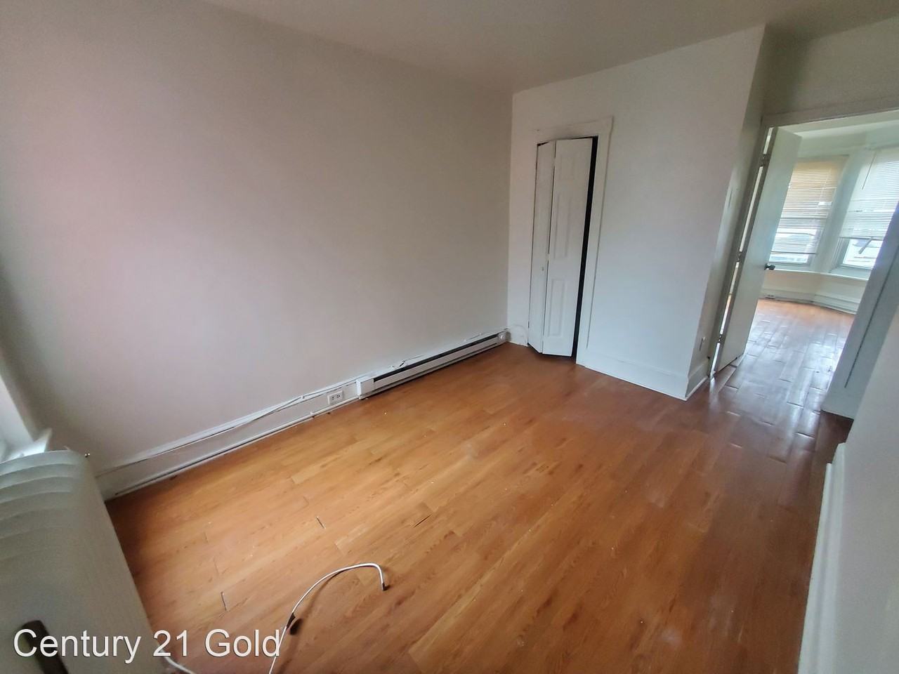 1027 Mulberry St - Photo 2 of 9