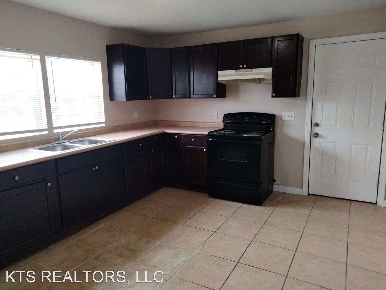 4848 Laine Ave - Photo 3 of 11