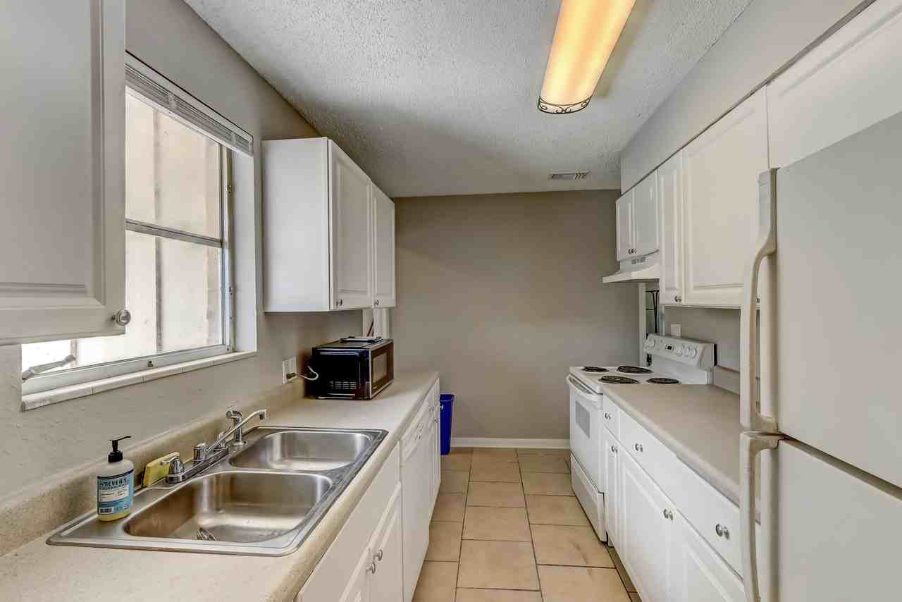 Harbor View Dr - Photo 3 of 7