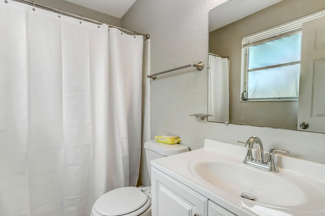 Harbor View Dr - Photo 2 of 7