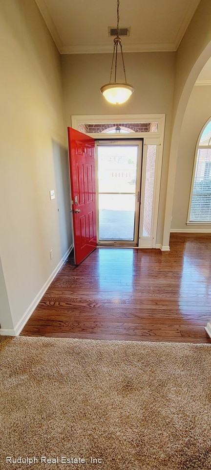800 Waterford Cir - Photo 3 of 23