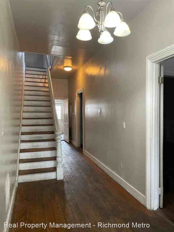 110 S Pine St - Photo 2 of 17