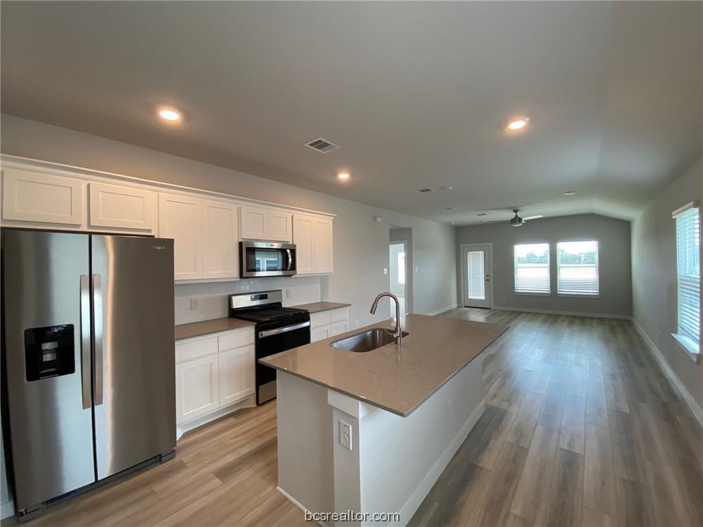 904 Kickapoo Ln - Photo 2 of 21