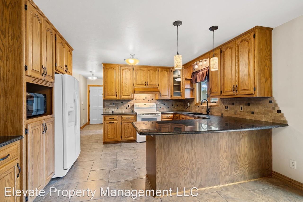 3006 Ancestor Way - Photo 3 of 17