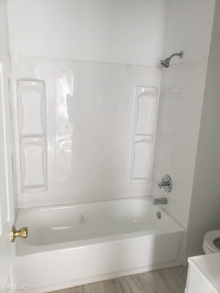 303 S Greenwood St - Photo 2 of 7