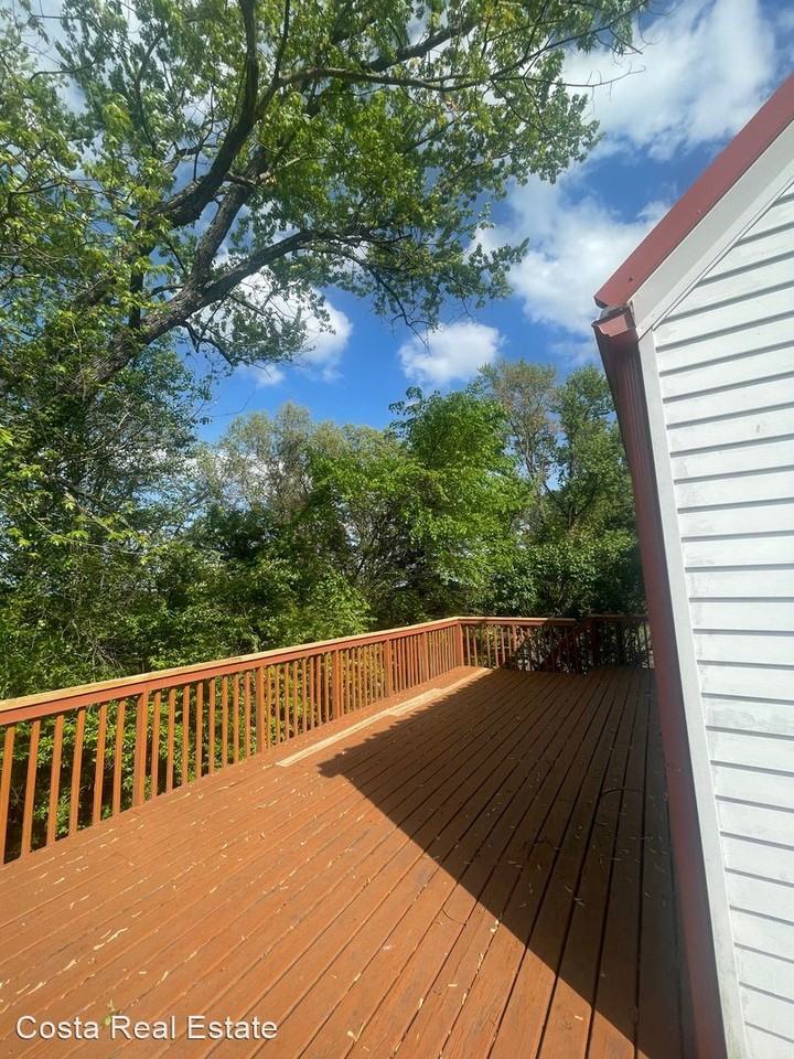 3135 Ridgeway Dr - Photo 2 of 17