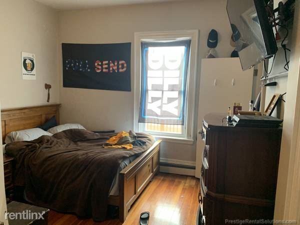 172 Bigelow St - Photo 2 of 7