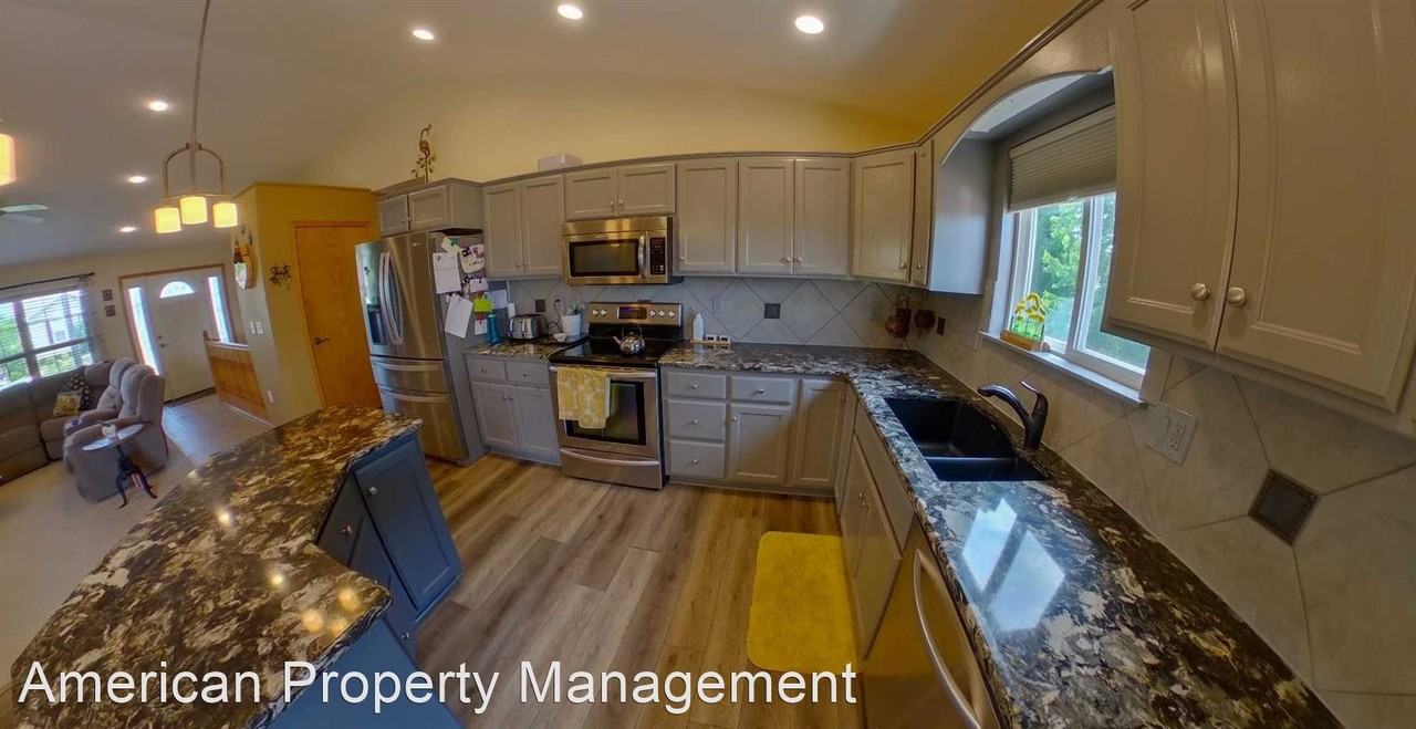 517 Harland Dr - Photo 3 of 22