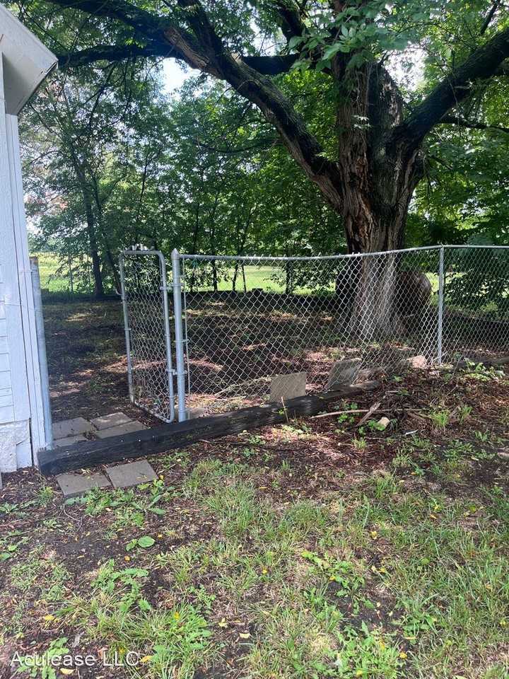 3125 N Hoover Rd - Photo 2 of 8