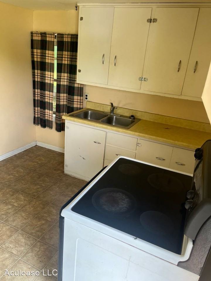 3125 N Hoover Rd - Photo 3 of 8