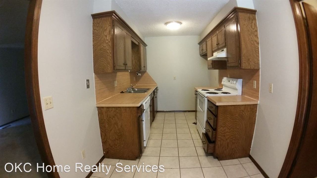 11705 N Francis Ave - Photo 2 of 13