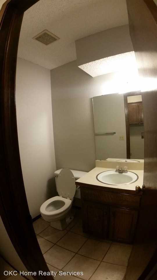 11705 N Francis Ave - Photo 3 of 13