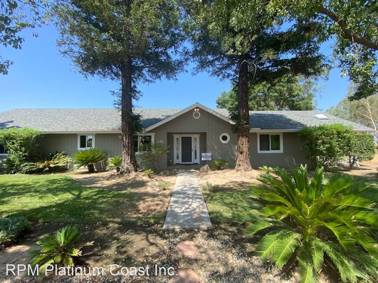 12269 N Armstrong Ave - Photo 2 of 31