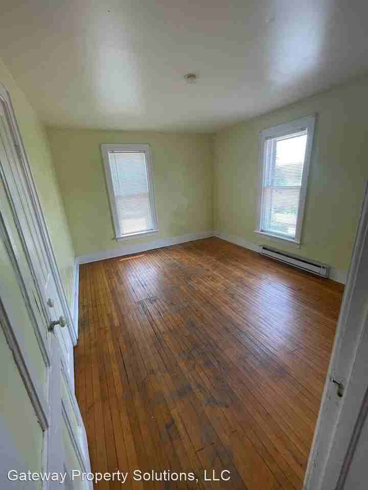 18 BRANDT PL. AMSTERDAM, NY 12010 K & J Industries of NY, LLC - Photo 3 of 5