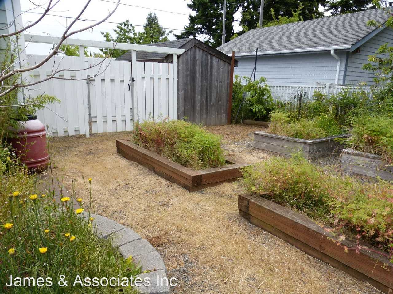 117 E 12th St - Photo 3 of 25