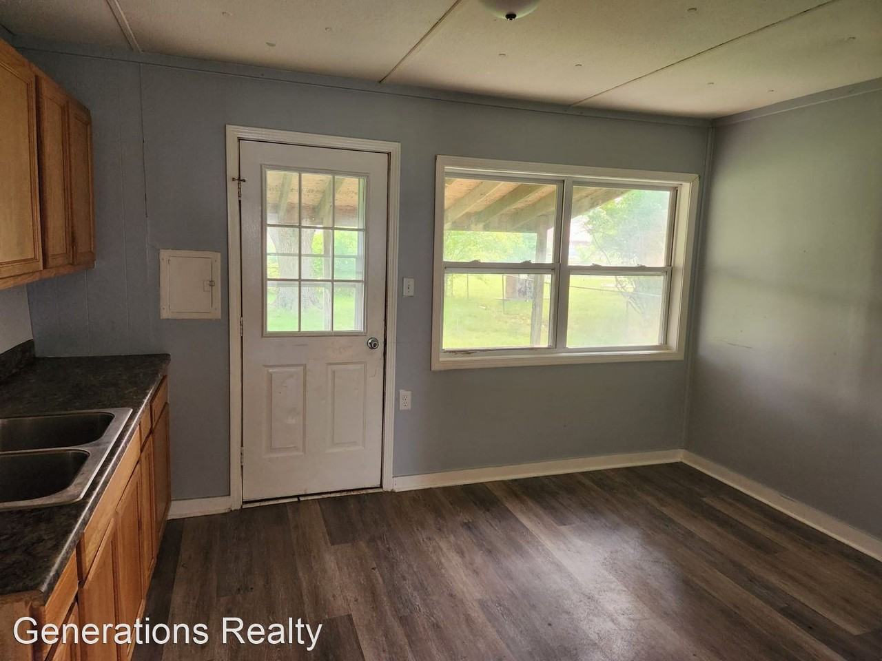 1007 Barbados Ave - Photo 3 of 8