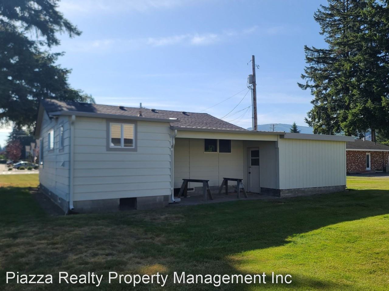 720 Township St - Photo 2 of 2