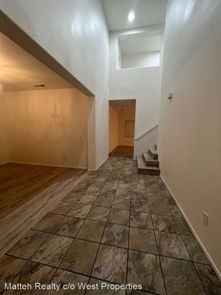 2424 Estrella Ct - Photo 3 of 44