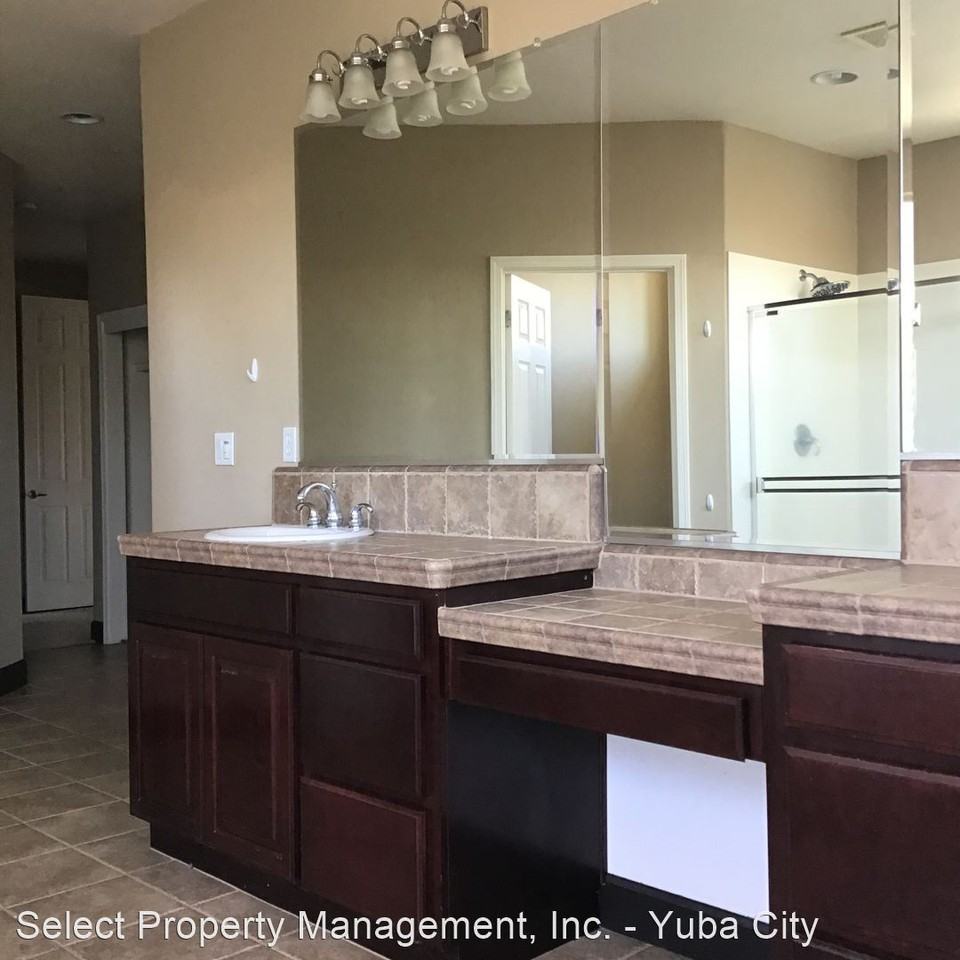 1211 Fiddleneck St - Photo 3 of 32