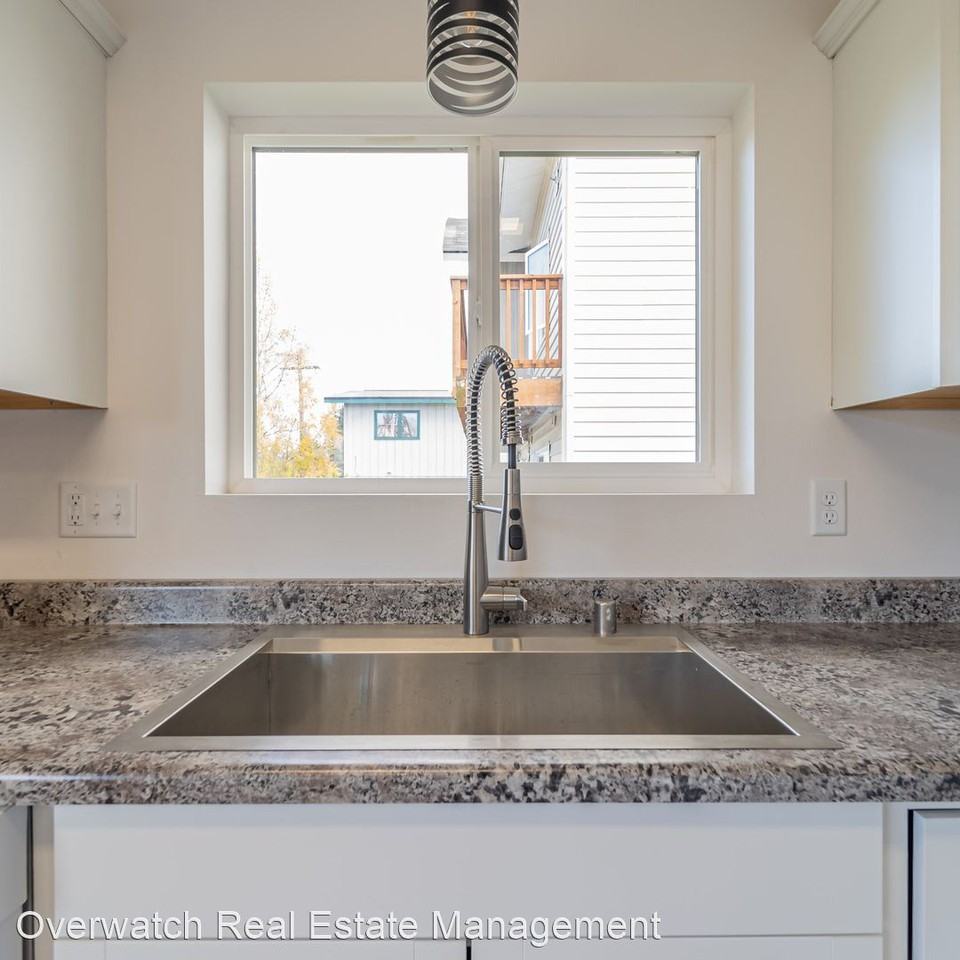 1236 E 9th Ave - Photo 3 of 19