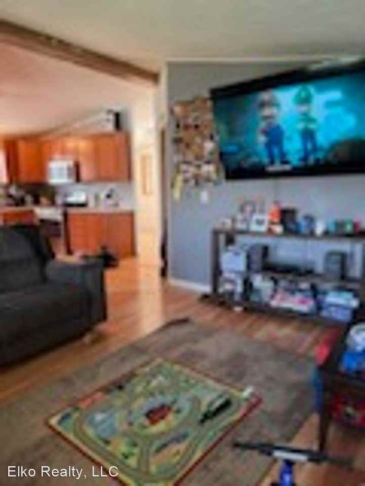 622 Fir St - Photo 3 of 10