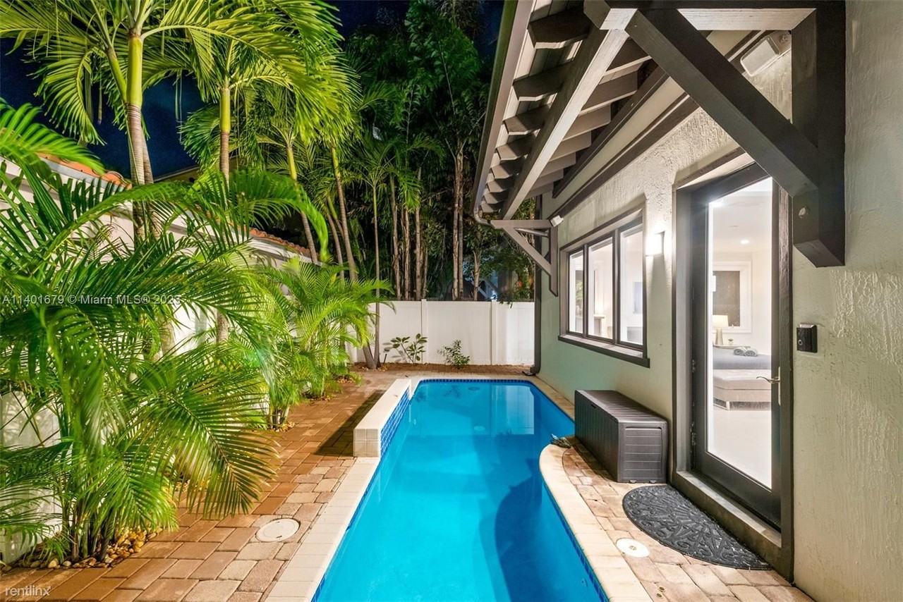 343 Franklin St - Photo 2 of 24