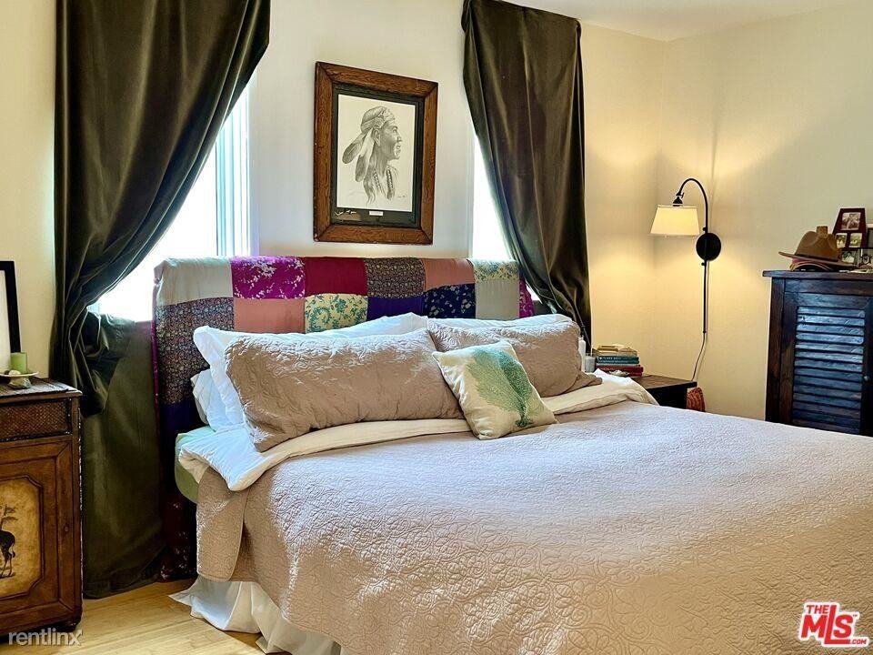 20656 Pacific Coast Hwy - Photo 2 of 7