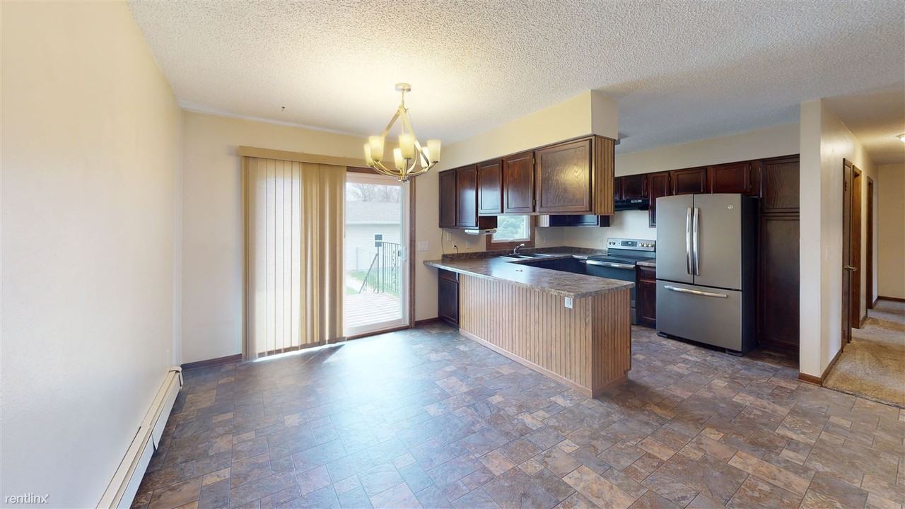 202 4th Ave SW - Photo 2 of 6