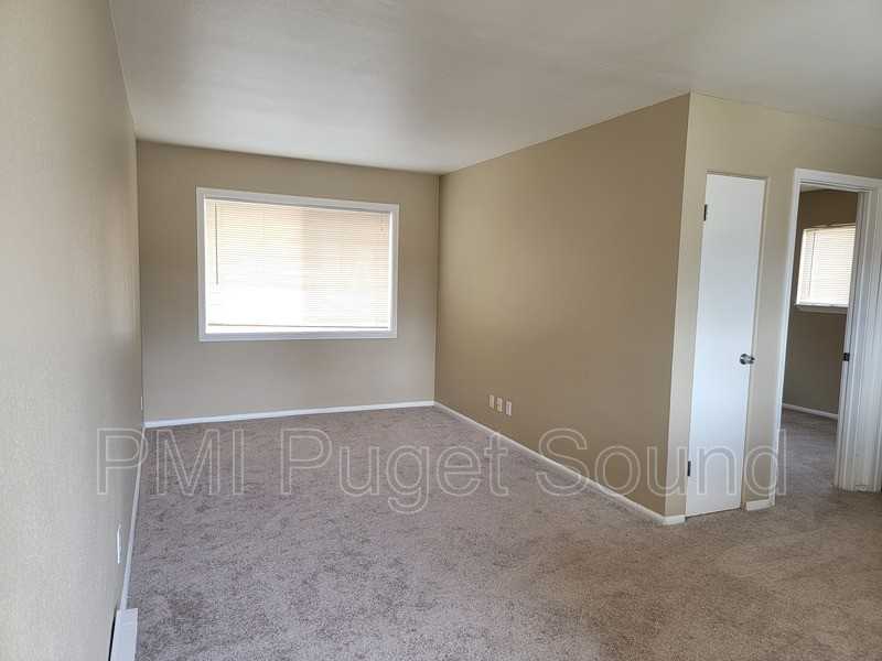 1411 N 4th St - Photo 2 of 9