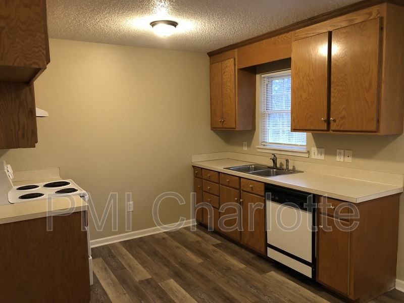 2519 Hickory Ave - Photo 5 of 13