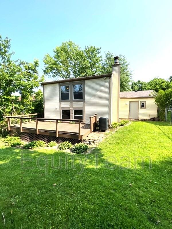 7121 Woodridge Dr - Photo 2 of 16