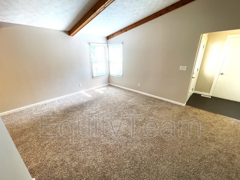 7121 Woodridge Dr - Photo 3 of 16