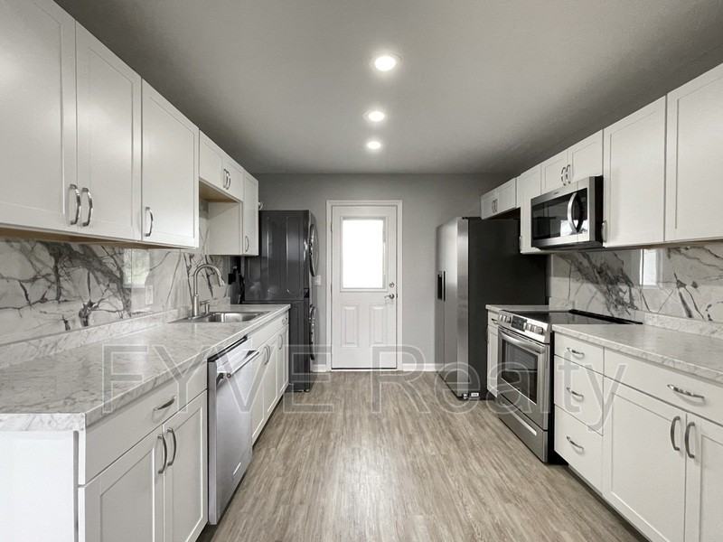 1517 Mary St #A - Photo 2 of 19