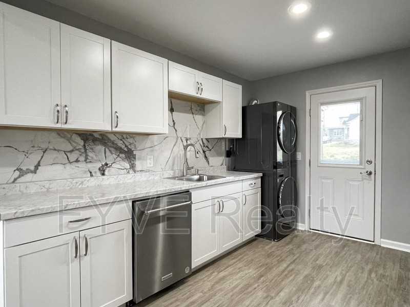 1517 Mary St #A - Photo 3 of 19