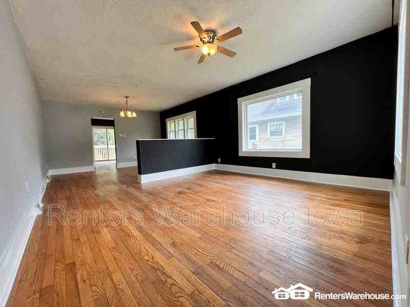 1417 E 14th St - Photo 3 of 18