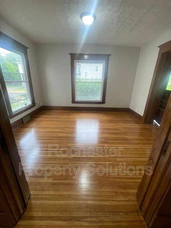 32 Fair Pl - Photo 2 of 8