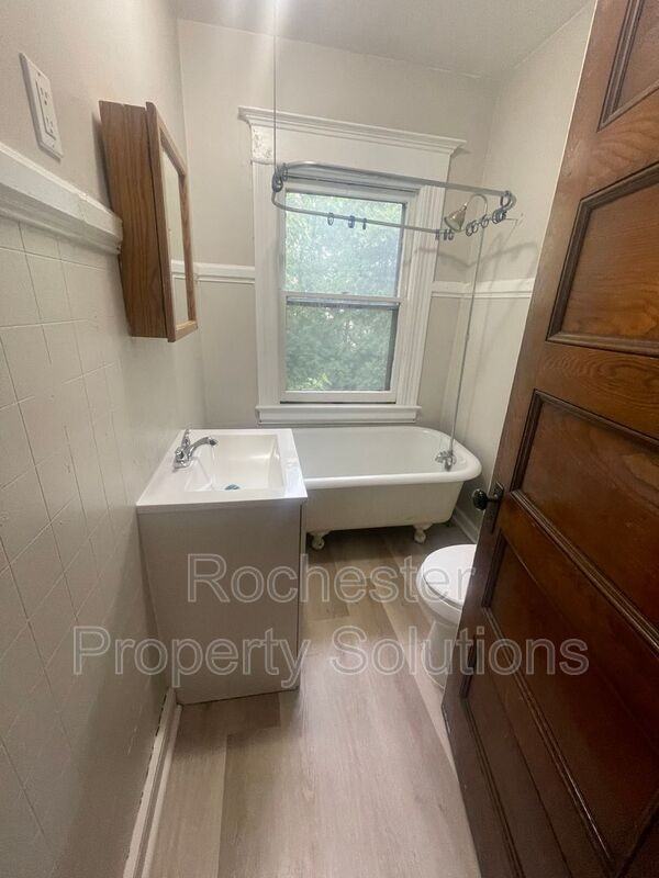 32 Fair Pl - Photo 3 of 8