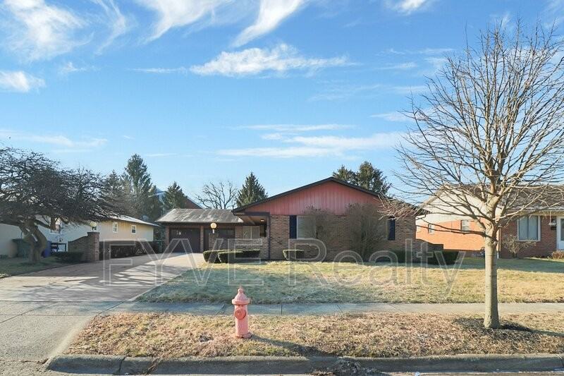 1915 Hampstead Dr - Photo 2 of 28