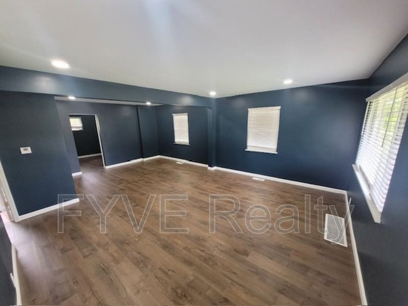 348 Bonnie Leslie Ave - Photo 3 of 41