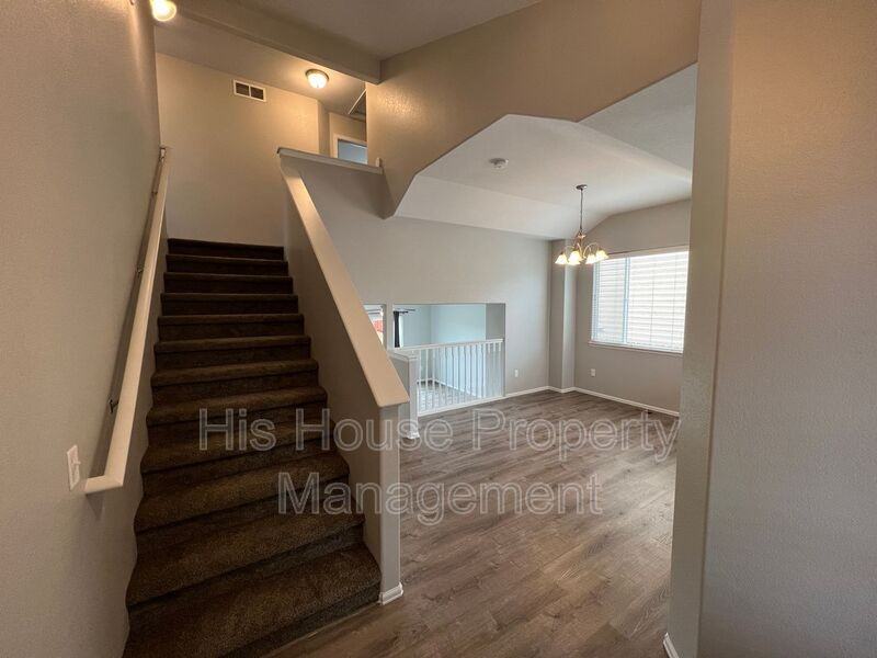 374 Sunset Dr - Photo 2 of 32