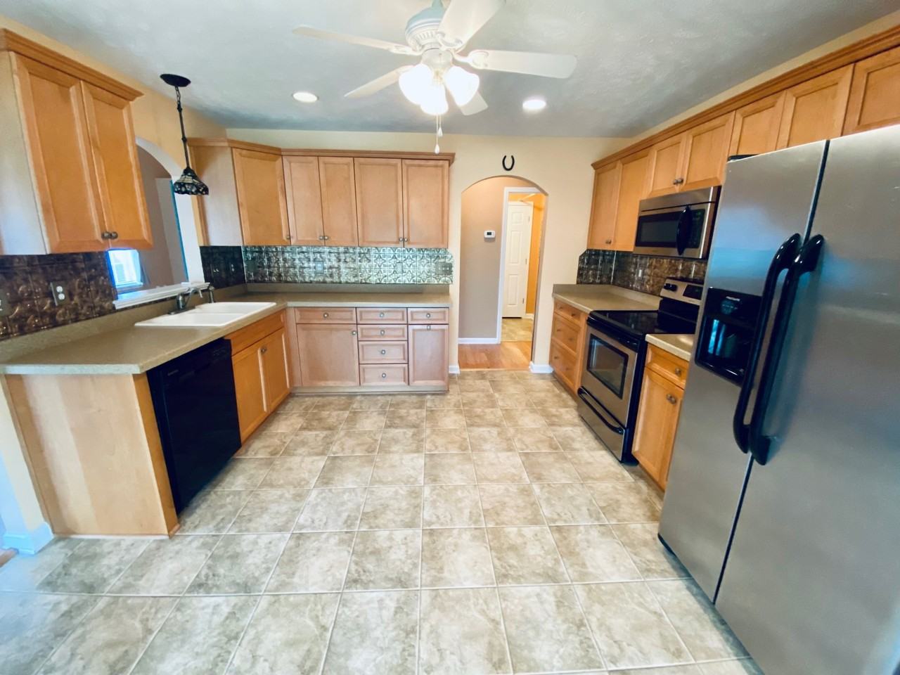 405 Barton Loop - Photo 6 of 34