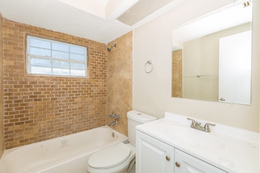 7302 Deerfield Dr - Photo 3 of 18