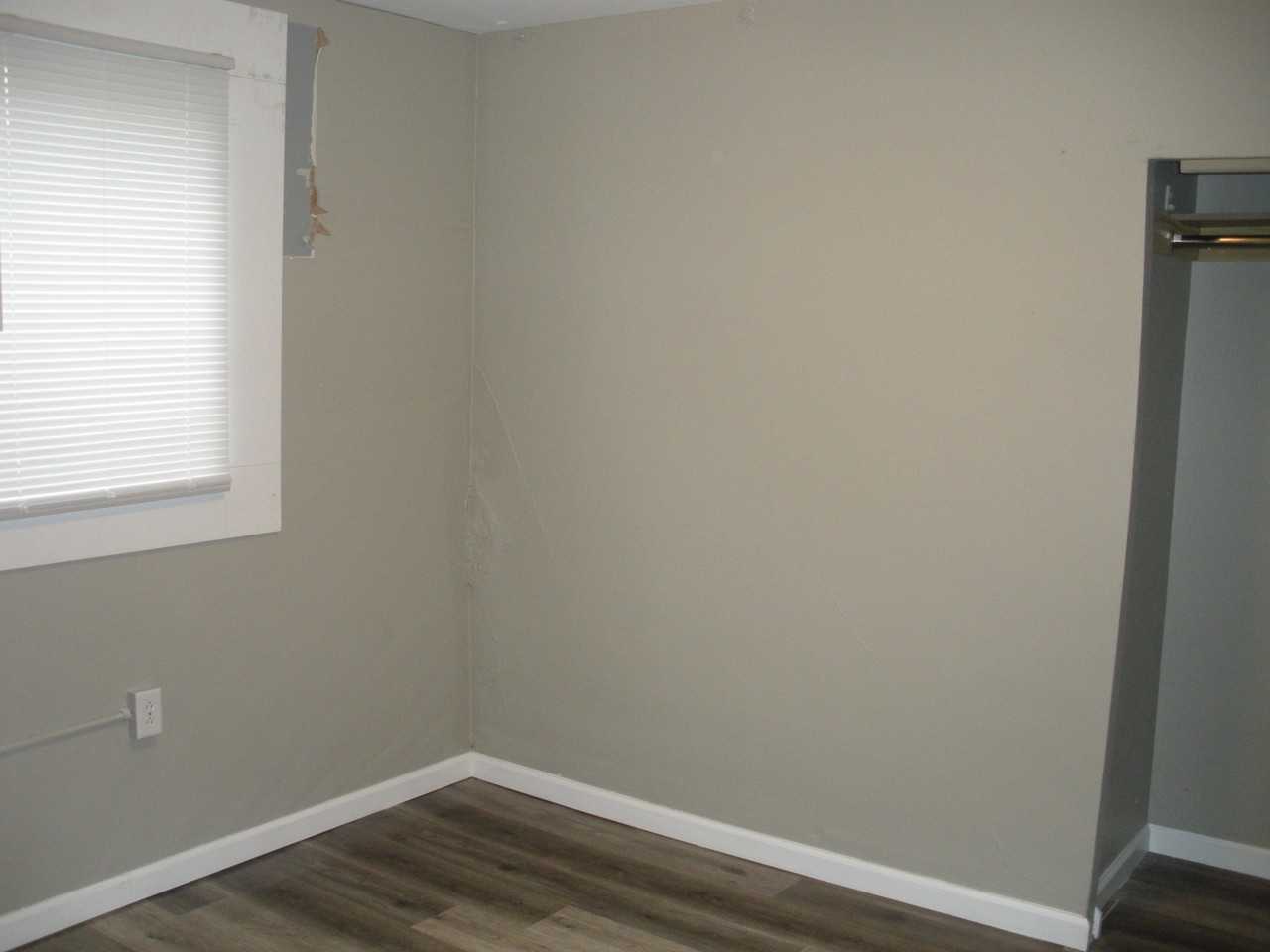 804 E Main St - Photo 3 of 7