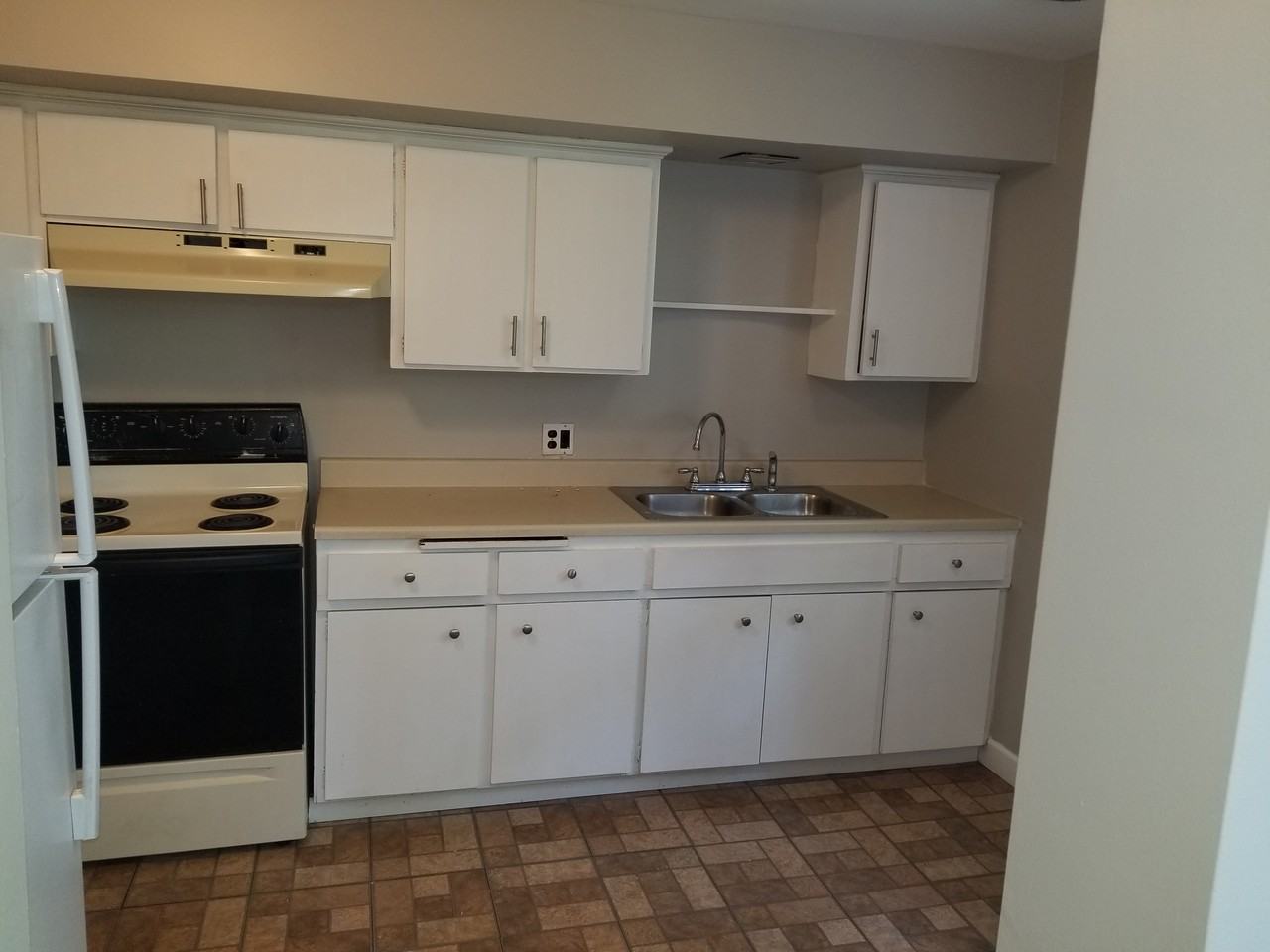 20838 Detroit Rd - Photo 3 of 6