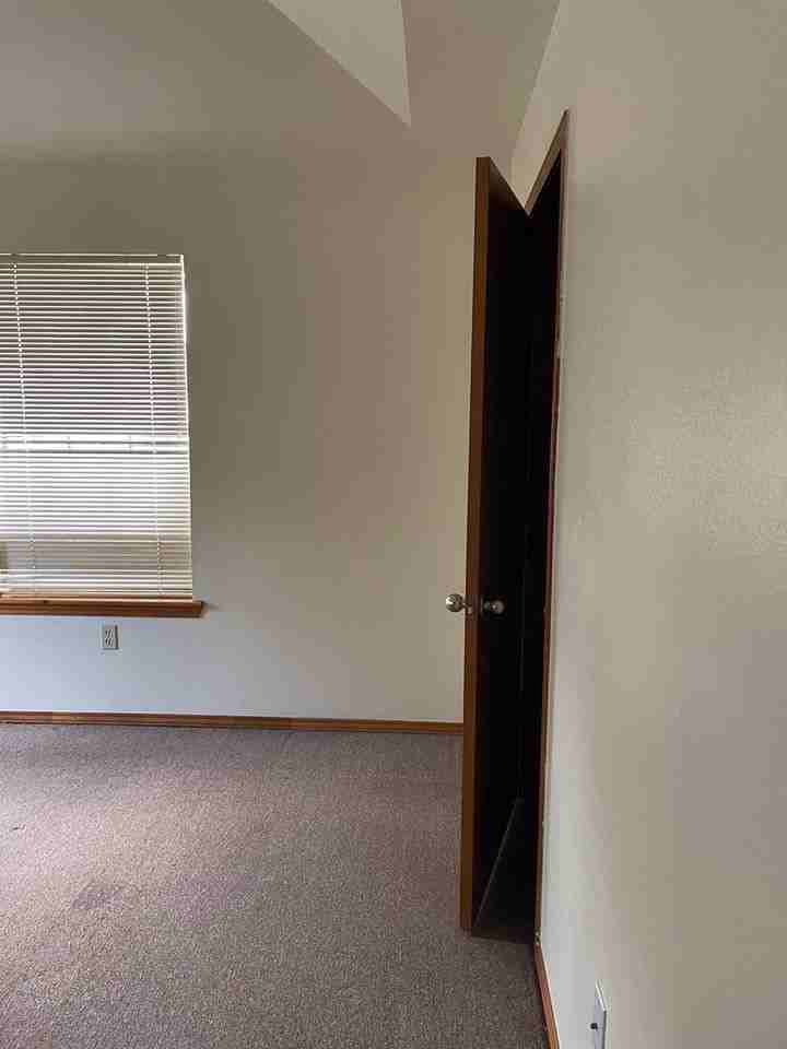 1306 E 11Th St - Photo 3 of 11