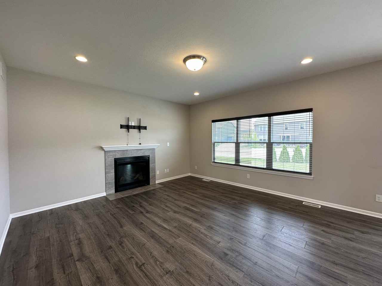 15018 104th Ave - Photo 3 of 28