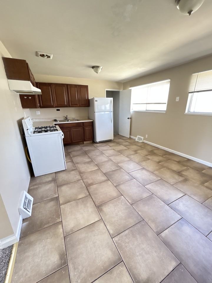 10246 Green Valley Dr - Photo 3 of 9